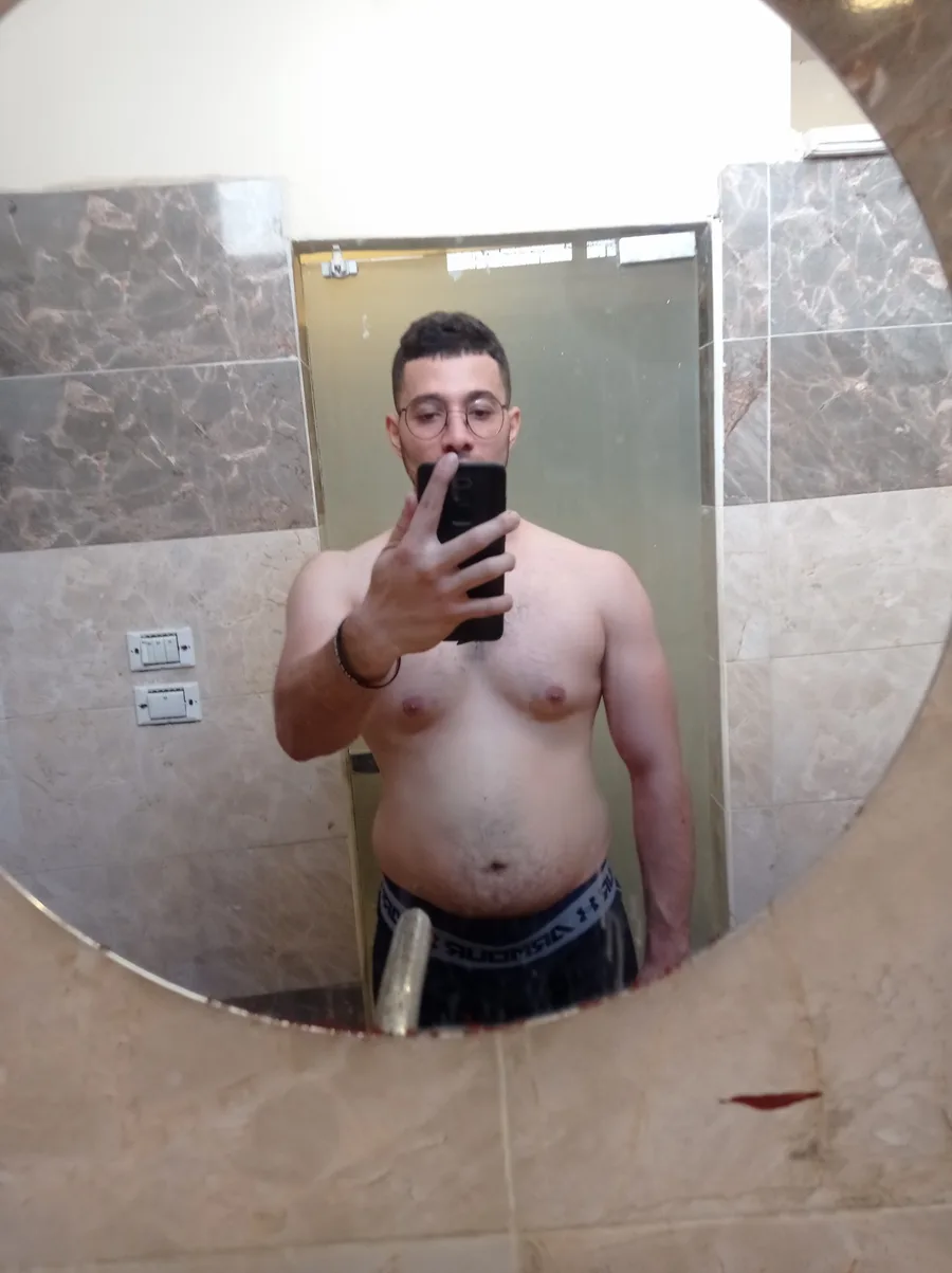 Moe before he started, in a mirror selfie